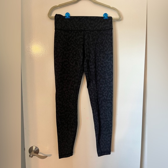 Lululemon Wunder Under - Picture 1 of 3